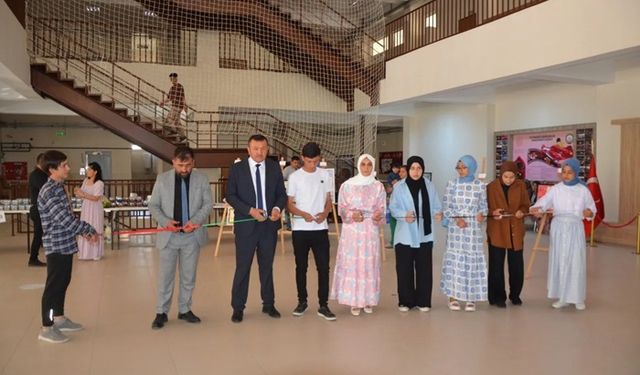 Öğrenciler Gazze için kermes düzenledi