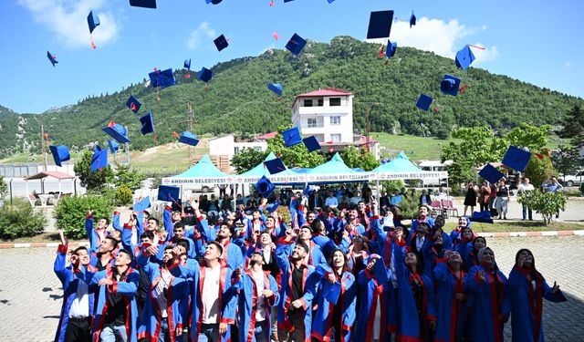 Andırın Meslek Yüksekokulu'nda Mezuniyet Sevinci