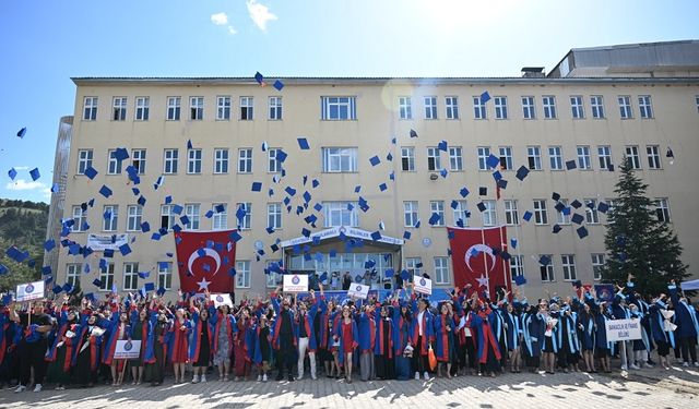 KSÜ Göksun'da Mezunlarını Verdi