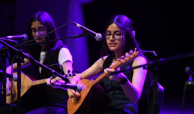 Sanat eğitimi alan kursiyerler yeteneklerini sergiledi