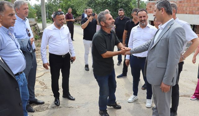 İzmit Belediyesi ekipleri vatandaşlarla bir araya gelerek talepleri dinledi