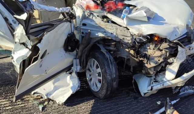 Gaziantep 'de Kontrolden çıkan otomobil önündeki tıra çarptı: 1 ölü, 6 yaralı
