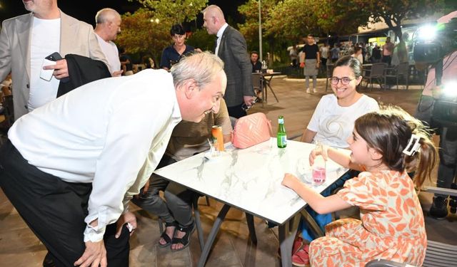 Antalya 'da Sıcaktan bunalıp seyir terasına geldiler, istek ve taleplerini başkana ilettiler