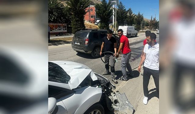 Elbistan’da otomobil ile motosiklet çarpıştı: 1 ölü