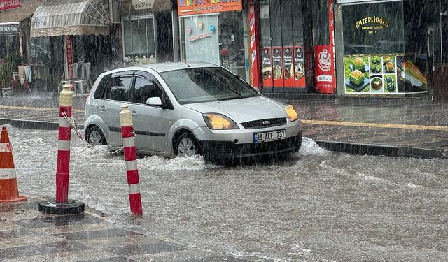 Mersin'de yaz yağmuru etkili oldu