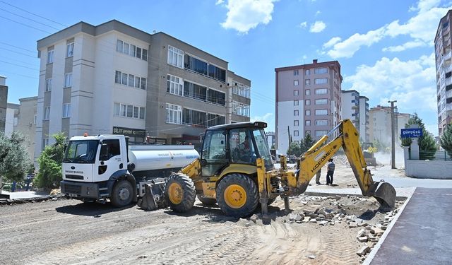 Onikişubat Belediyesi’nden Mahalle Yollarına Asfalt Yatırım