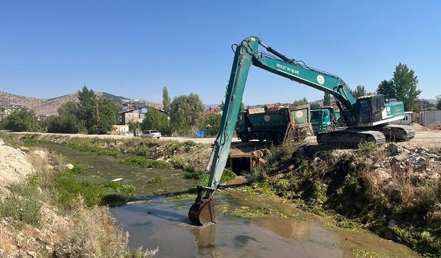 Göksu Çayı’nın temizlenme çalışmaları başladı