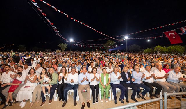 Başkan Seçer, '1. Aydıncık Yaza Veda Festivali'ne katıldı