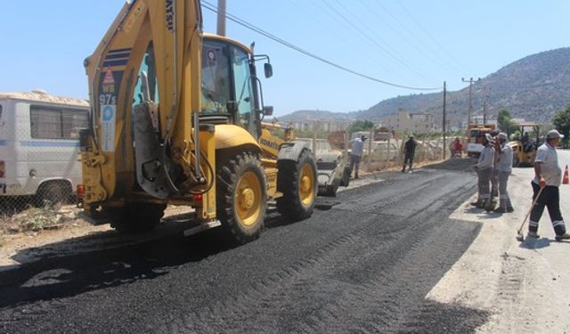 Büyükşehir asfalt onarım çalışması yapıyor