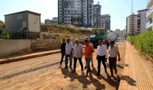 Alanya Belediyesi'nden Mahmutlara sıcak asfalt