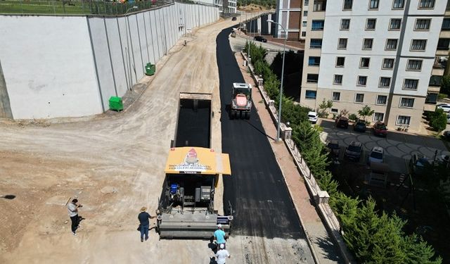 Onikişubat’ta asfalt seferberliği tüm hızıyla sürüyor