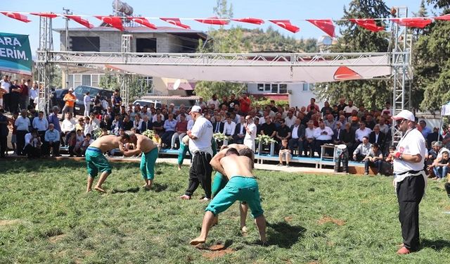 Kahramanmaraş’ta Şalvar Güreşi Türkiye Şampiyonası başladı