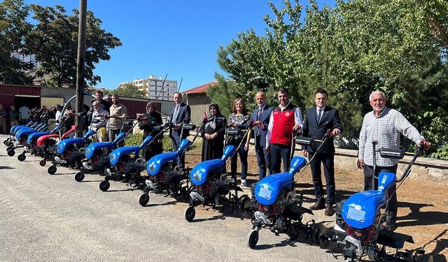 Afşin’de çiftçilere çapa motoru dağıtıldı