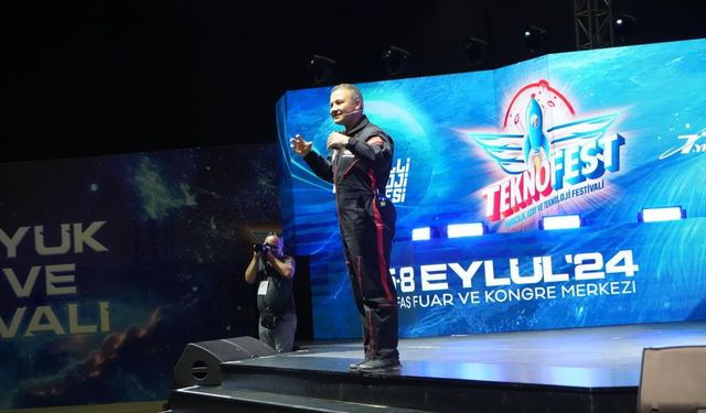 Uzaya çıkan ilk Türk Astronot Gezeravcı, Teknofest’te gençlerle buluştu