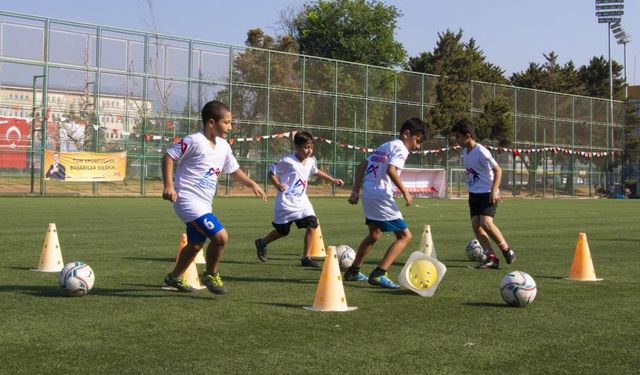 Futbol kursları yaz döneminde çocukların gözdesi oldu