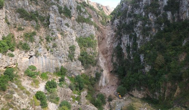 Patlamayla yerle bir olan doğa harikası şelalenin kurtarılması için çalışma başlatıldı