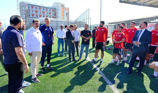 Milletvekili Debgici, İstiklalspor antrenmanını ziyaret etti