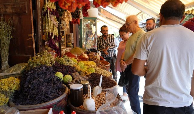 Değişen mevsimle birlikte aktarlara ilgi arttı