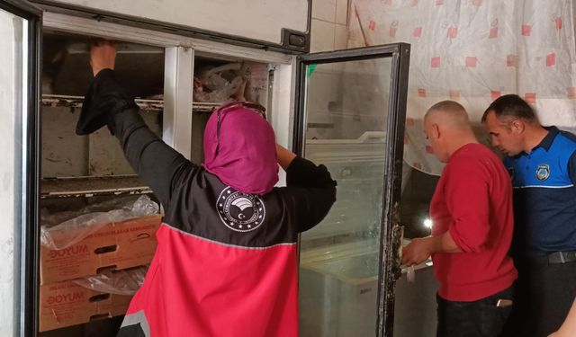 Sağlıksız şartlarda muhafaza edilen 220 kilo et imha edildi