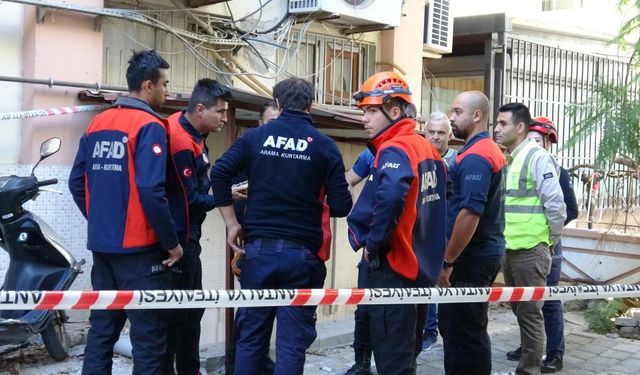 Gaz Sıkışması Bomba Gibi Patladı, 2 Belediye Çalışanı Yaralandı