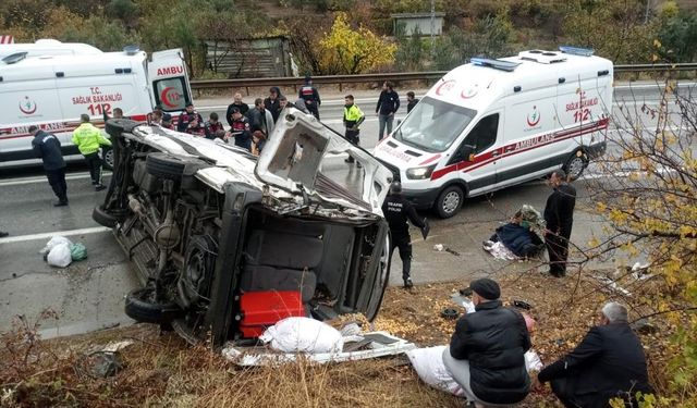 Yolcu minibüsü devrildi: 6 kişi yaralandı