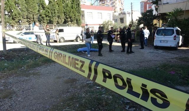 Ekmek Almaya Giden Kadın Ölü Bulundu, Kocası ve Kızı Gözyaşlarına Boğuldu