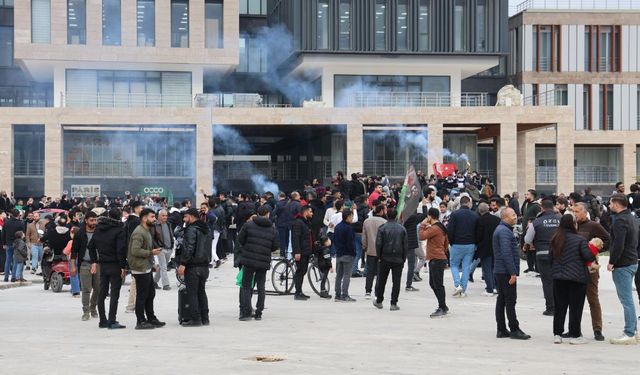 Esad Ülkeyi Terk Etti Adana'daki Suriyeliler Kutlama Yaptı