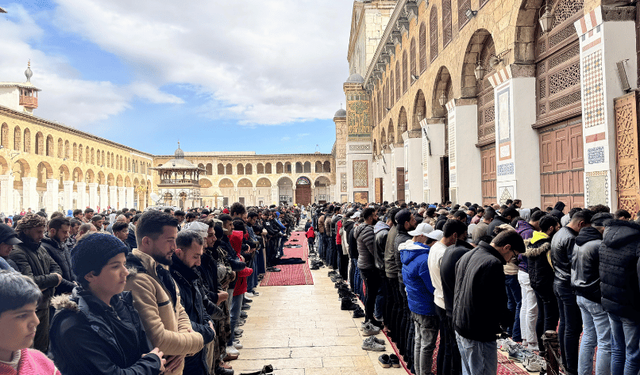 Şam’da Tarihi Emevi Camii’nde 3. Cuma Namazı Kılındı