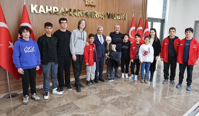 Roma’da Şampiyon Olan Genç Bilişimciler, Vali Ünlüer’i Ziyaret Etti