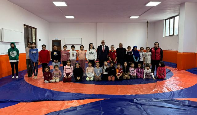 Başkan Cüce'den Güreş Kulübü'ne Ziyaret