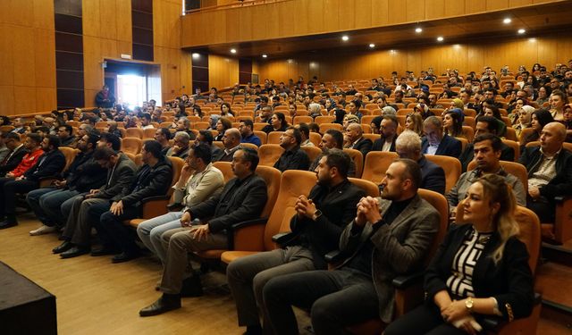 Büyükşehir, Teknolojiye İlgi Duyan Gençler İçin Seminer Düzenledi