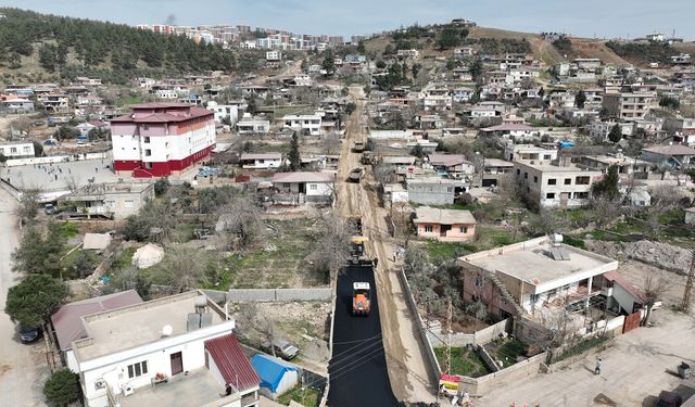 Bağlar Caddesi’nde Asfalt Serimi Devam Ediyor