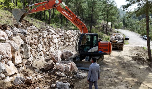 Mezarlık Alanında Yol Çalışması