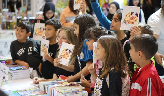 Kitap Fuarı’na Kitapseverlerin İlgisi Sürüyor
