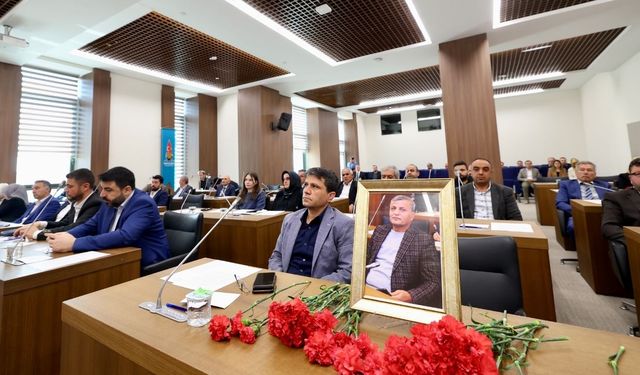 Onikişubat Belediye Meclisi, vefat eden Menderes Akıllı'yı unutmadı