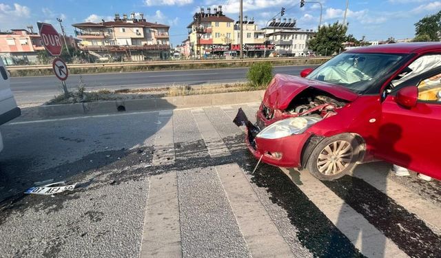 Otomobil ile kamyonet çarpıştı: 1 yaralı