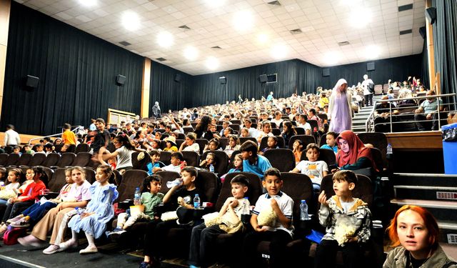 Onikişubat Belediyesi’nden kırsaldaki 1500 öğrenciye sinema hediyesi