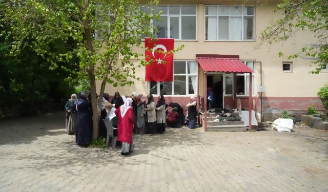 Yıldırım isabet eden asker şehit oldu