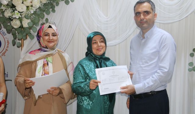Kadınların El Emekleri Sergilendi
