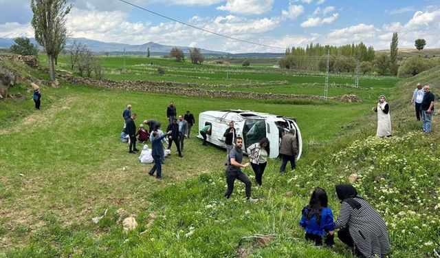 Öğrenci servisi devrildi: 15 öğrenci yaralı