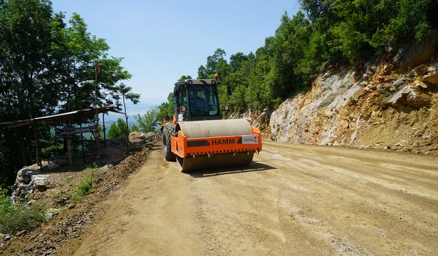 Andırın’da Ulaşım Konforu Artıyor: 10 Mahalleye Yol Yatırımı