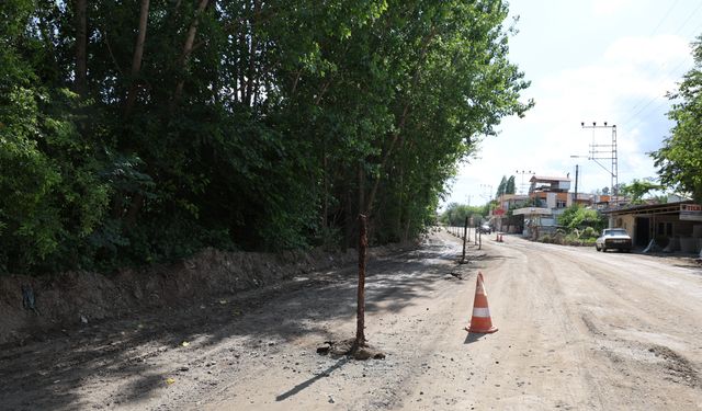 Belediyenin Arazisinde Açtığı Yolun 4 Metresini Kapattı