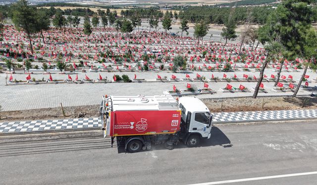 Kahramanmaraş’ta Mezarlıklar Bayrama Hazırlanıyor