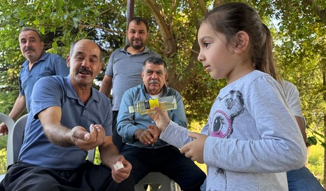 Köy Sakinleri Mezarlıkta Buluşup Dua Etti