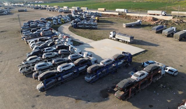 Uzak Doğu'dan Getirilen Yüzlerce İkinci El Araç Tırlarla Suriye'ye Taşınıyor