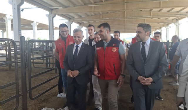 Vali Mükerrem Ünlüer, Canlı Hayvan Borsası’nı Ziyaret Etti