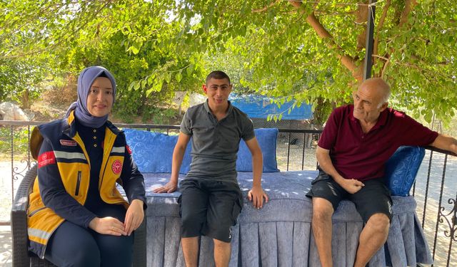 Telefonda Engelli Bireyin Hayatını Kurtaran 112 Personeli Aileyi Ziyaret Etti