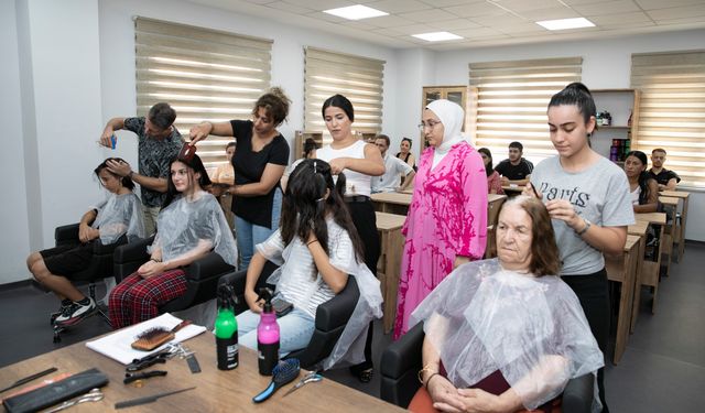 Ücretsiz Kuaförlük Kursu İle İstihdama Destek