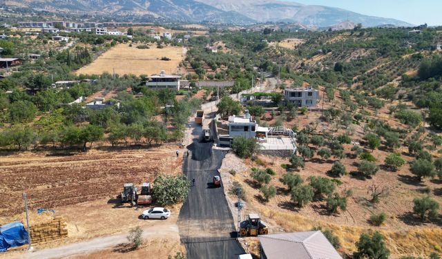 Dulkadiroğlu’nda Yol Seferberliği Sıcak Asfaltla Devam Ediyor