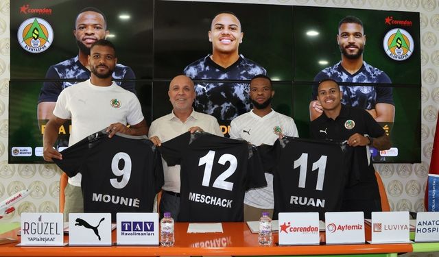 Alanyaspor Yeni Transferleri İçin İmza Töreni Düzenledi
